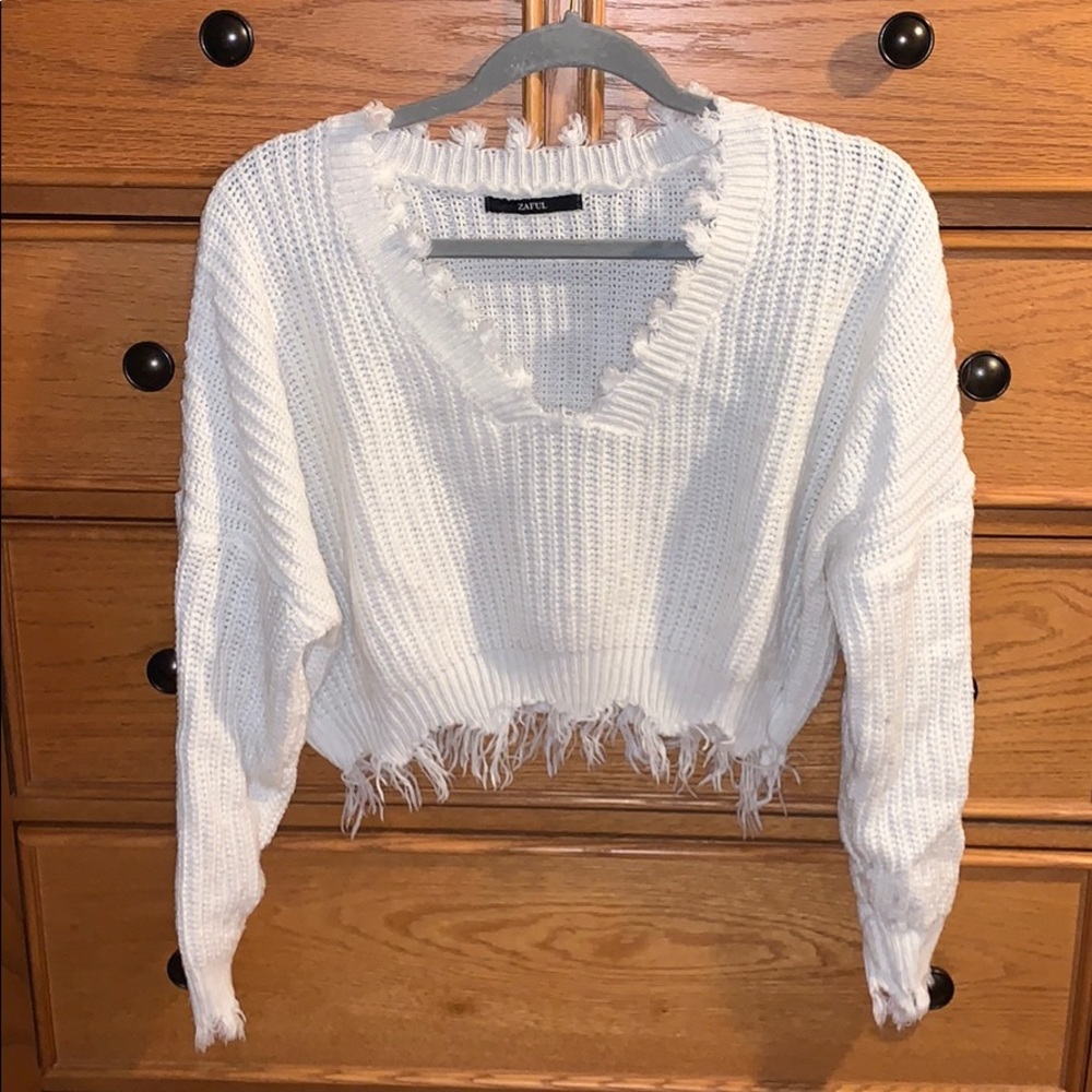 Adorable V-Neck Cropped Sweater in White 🥰
